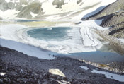 Озеро под ледником ''Карский''. Автор фото Н.Николаев