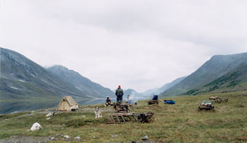 Временный бивак пастухов на озере Малое Щучье. Фото С. Гаврилова