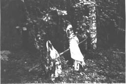 Деревянные идолы персонажей мансийских легенд Мис-нэ и Мис-хум. Тайга, река Кемпаж. Фото Ю.Щеглова